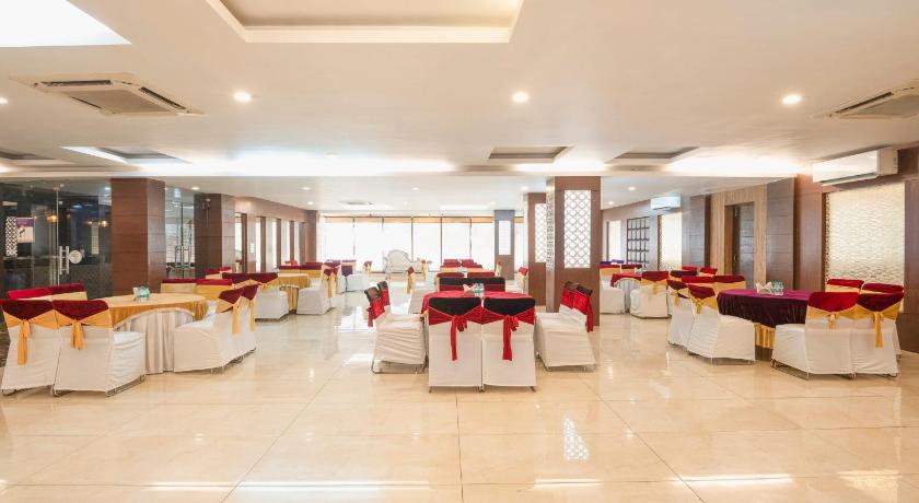 Treebo Premium Grand Legacy Elite With Roof Top Cafe - image 24