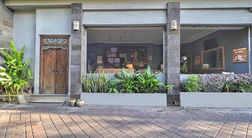 Townhouse Oak near Beach Walk Shopping Mall formerly Su's Cottages Legian - image 20