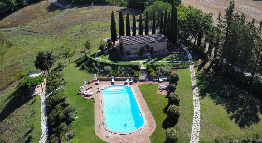 Podere delle Querce Dimora romantica con piscina immersa nello splendido paesaggio toscano delle Cre