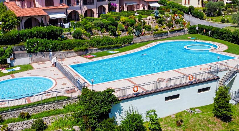 Gaino lake escape & pool