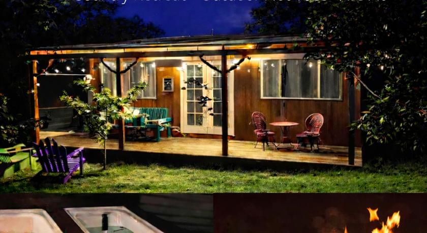 Wattle Creek Cottage - Private Cottage Retreat with Hot Tubs and Fire Pit