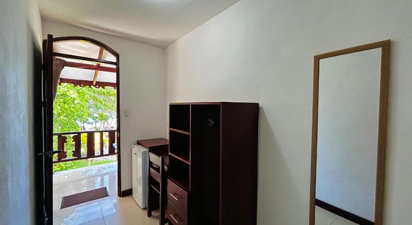 Image of Triple Room with Sea View 5