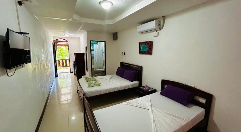 Image of Triple Room with Sea View 3