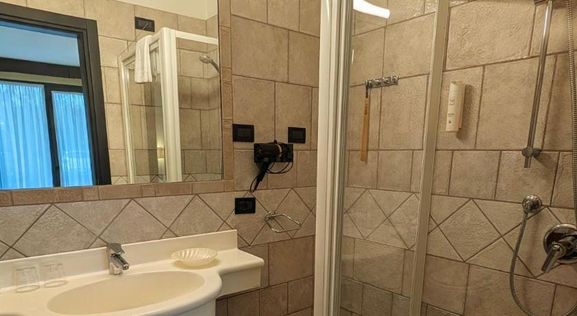 Divvietīgs ekonomiskās klases numurs (1&nbsp;gulta) (Economy Double Room) attēls 2