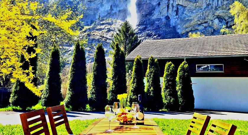 Chalet Bellevue Beautiful Waterfall view private Garden & free parking