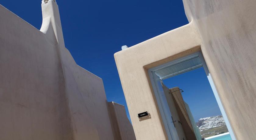 Voreina Gallery Suites photo