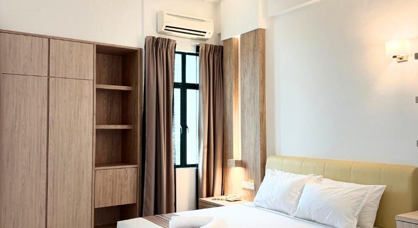 Image of Deluxe King Bed - Non-Smoking 1
