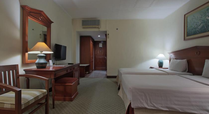Image of Executive Twin Bed 12