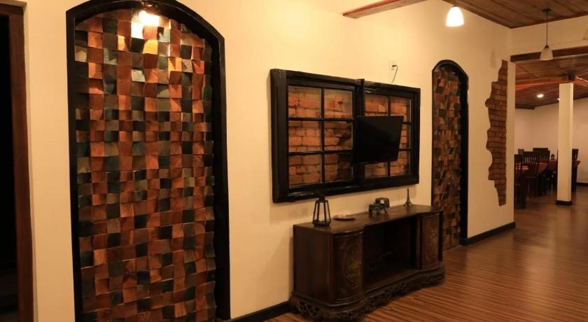 Little England Bungalow - image 15