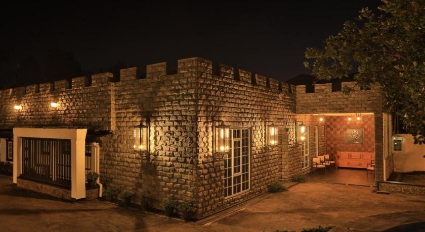 Little England Bungalow - image 4