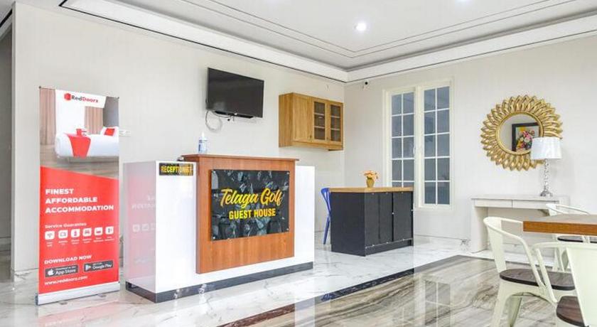 RedDoorz near Araya Family Club House – Malang, ID