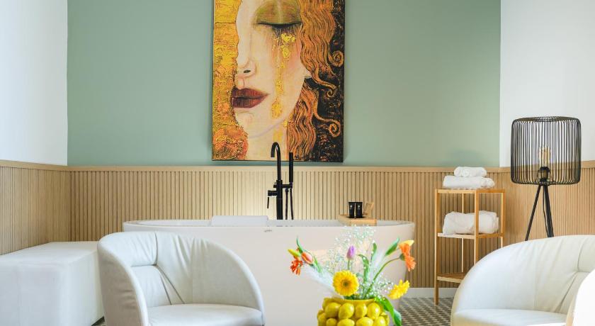 MareLuna Rooms