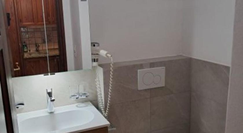 Image of Standard Double/Twin Room with Balcony 2