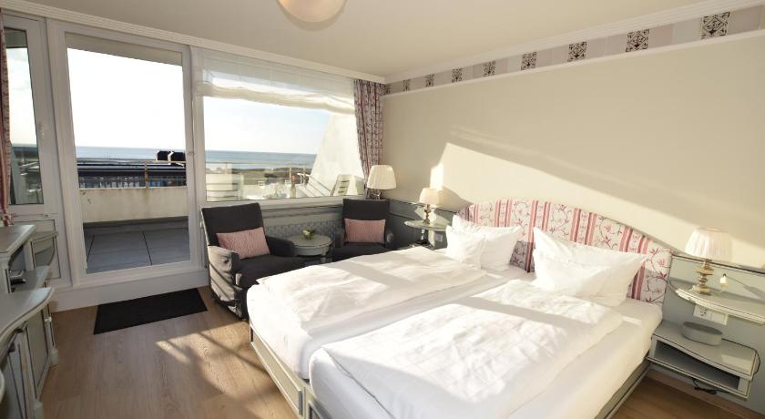 Image of Double Room with Balcony and Sea View 3