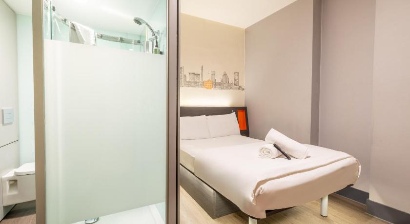 Image of Standard Double Room - no window 7