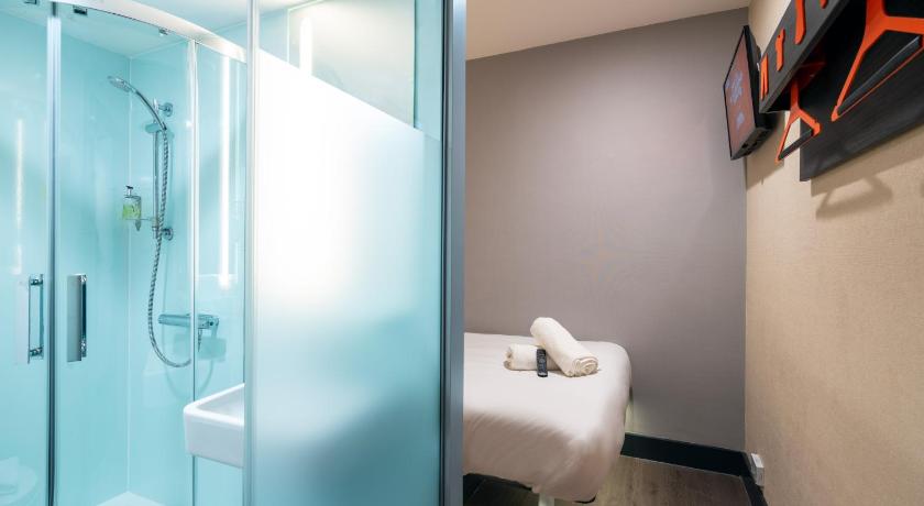 Image of Double Room without Window 2