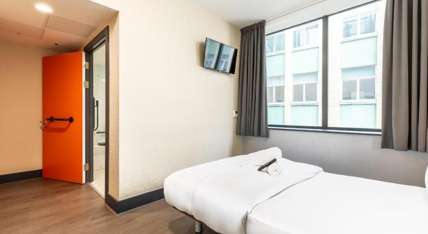 Image of Accessible Double Room (Wheelchair Accessible) 11