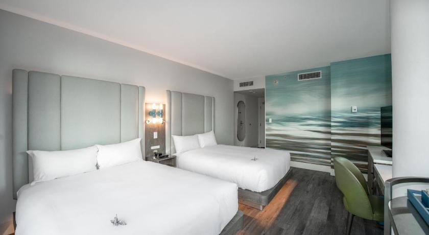 Image of Coast Two Queens Corner Room - Pet Friendly 4