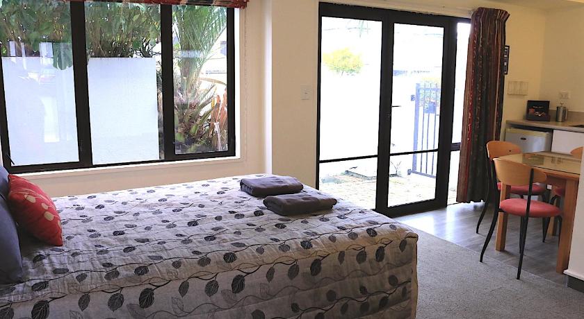 Image of Standard One-Bedroom Apartment 5