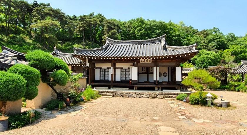 Tohyang Traditional House