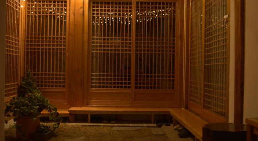 서울 북촌애 숙소 외관