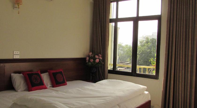 a bedroom with a bed and a window, Viet Nhat Halong Hotel  in Hạ Long
