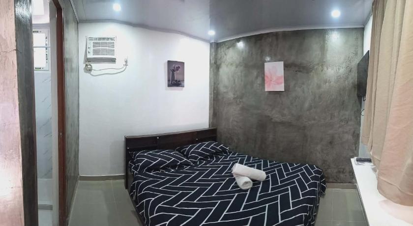 Lola's Lodge - image 23