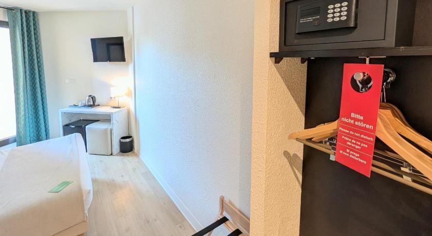 Image of Double Room - City Side 11
