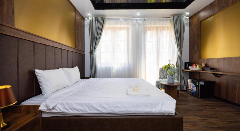 Phòng Deluxe Giường Đôi Có Ban Công (Deluxe Double Room with Balcony)tooltipPhòng Deluxe Giường Đôi Có Ban Công (Deluxe Double Room with Balcony)