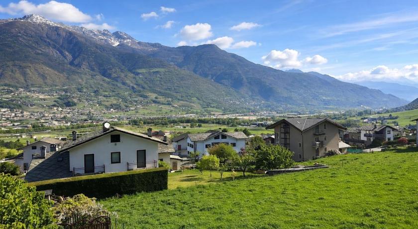 Chez Seresin Aosta Pila 60mq zona BBQ Garage per Moto Sci Bici e Netflix