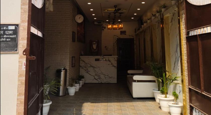 Hotel Char Dham Palace Near Kashi VishwanathTemple - image 3