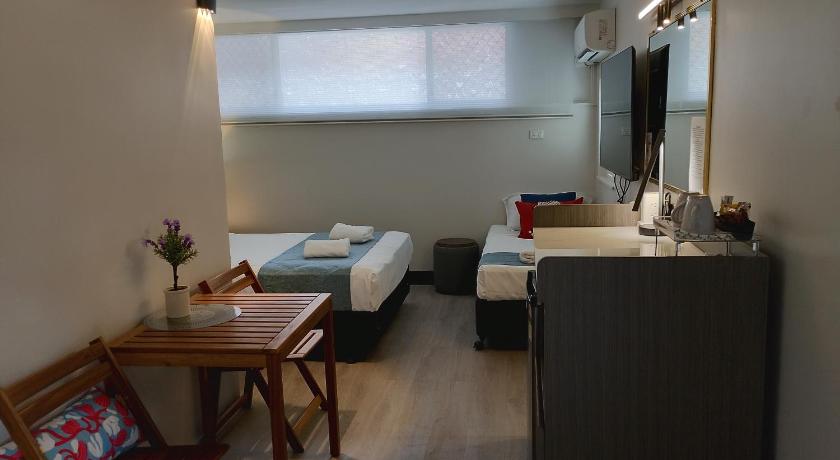Imagen de Queen and Single Motel Room 13