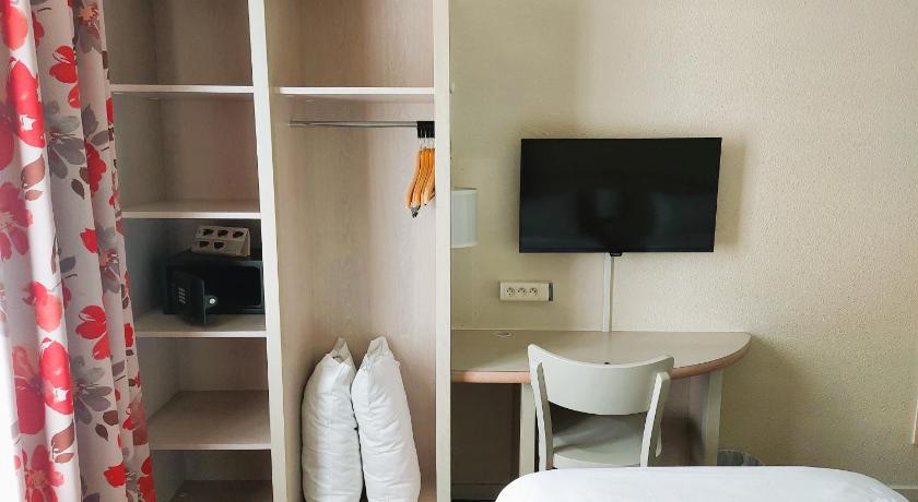 Image of Standard Room - 1 Queen Bed 1 Sofa Bed 9