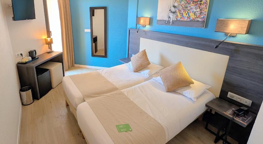 Image of Superior Twin Room with City View 0