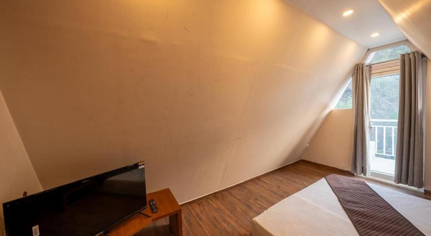 Studio with Mountain View
