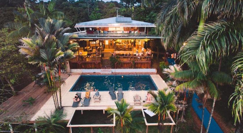 BOOK >> Bambuda Lodge in Bastimentos, Panama