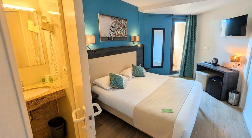 Image of Superior Double Room with City View 0