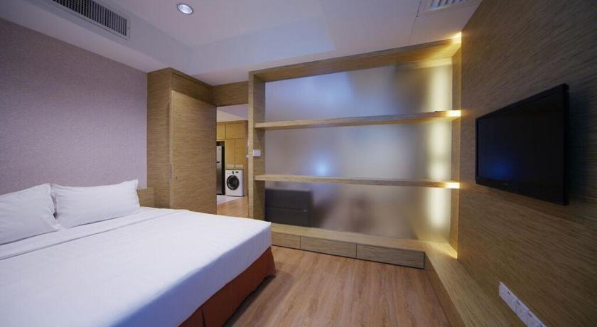 Image of Deluxe 1 Bedroom Suite 3