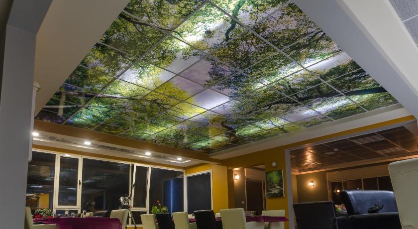 Moon Cnter — Hotel in Majdal Shams