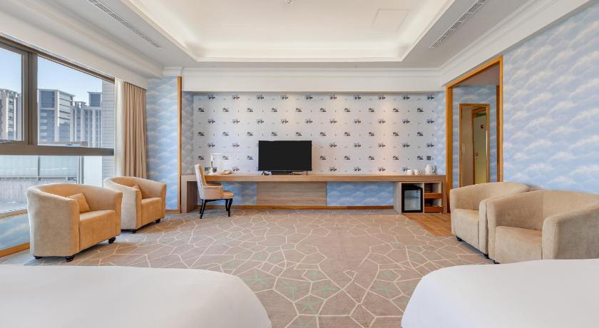 Image of Deluxe Family Suite 3