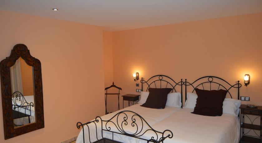 Image of Twin Room with Mountain View 2