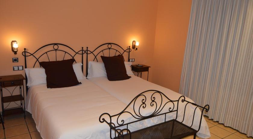 Image of Twin Room with Mountain View 3