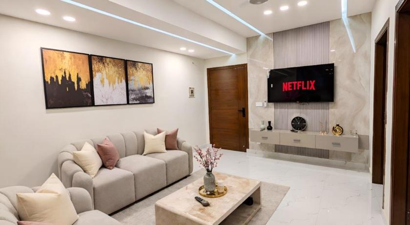 The Grand Winchester Apartments E-11 - Modern & luxury- Kitchen- Netflix- Balcony- AC- Free Parking-