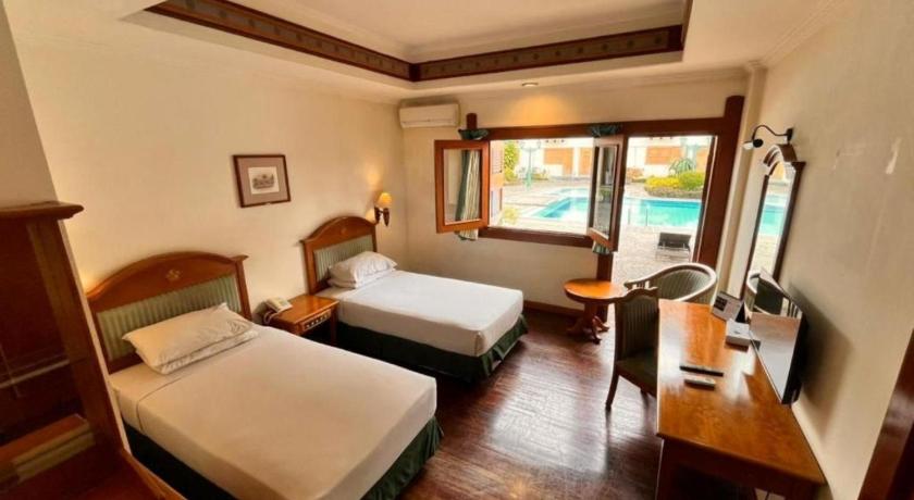 Image of Deluxe Double or Twin Room with Pool Access 2