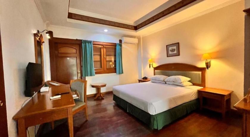 Image of King Room with Pool View 2