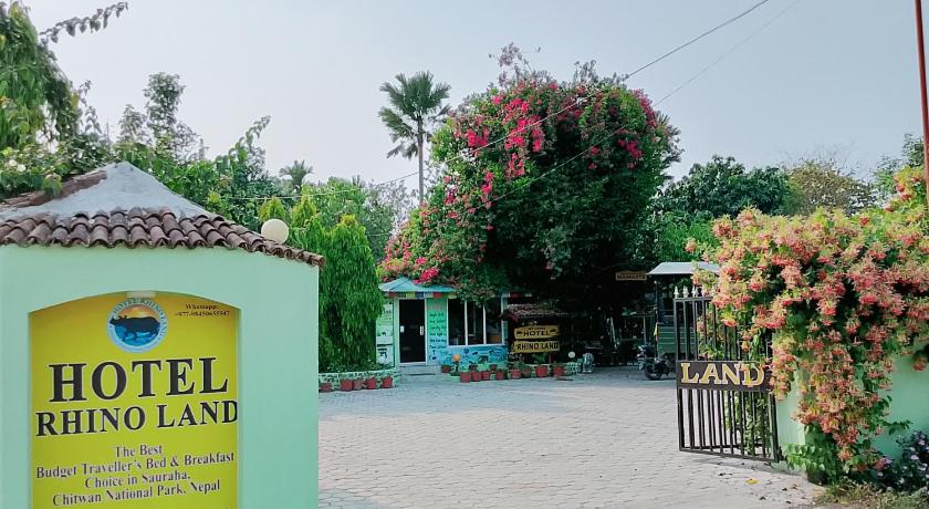 Hotel Rhino Land-Sauraha Family Home