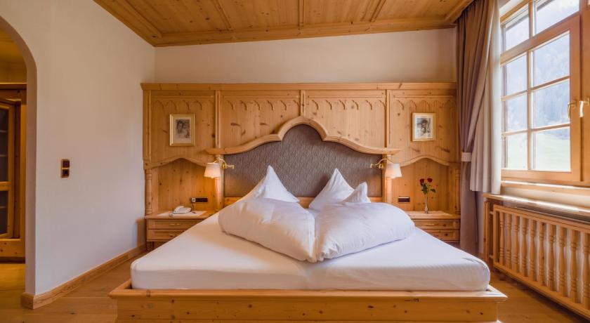 Image of Suite with Mountain View 0