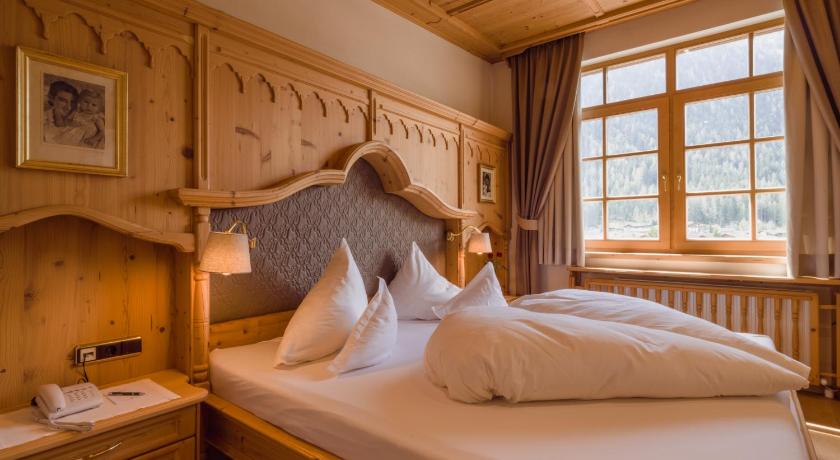 Image of Suite with Mountain View 1