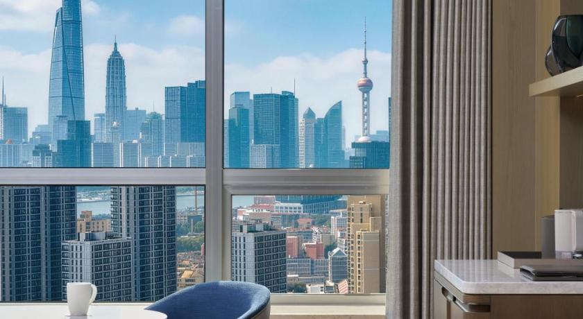Image of Deluxe City View King, Guest room, 1 King, City view 3