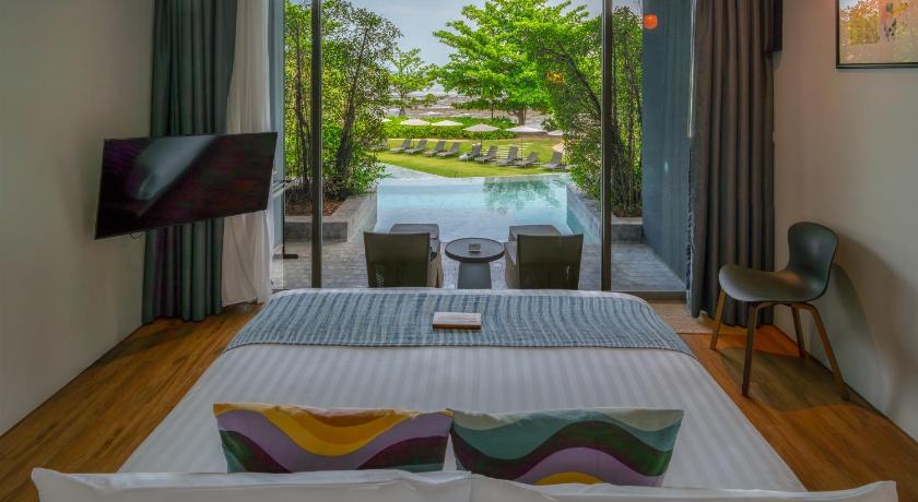 Image of Deluxe Pool Access Room 0